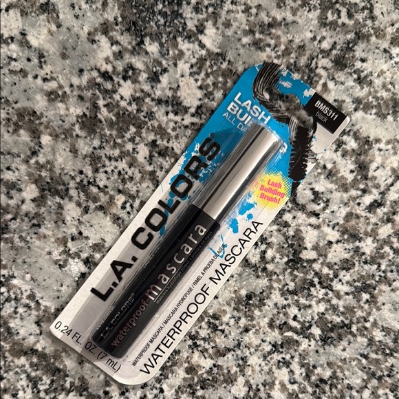 Clinique Skincare and Makeup Essentials Set - Picture 6 of 8